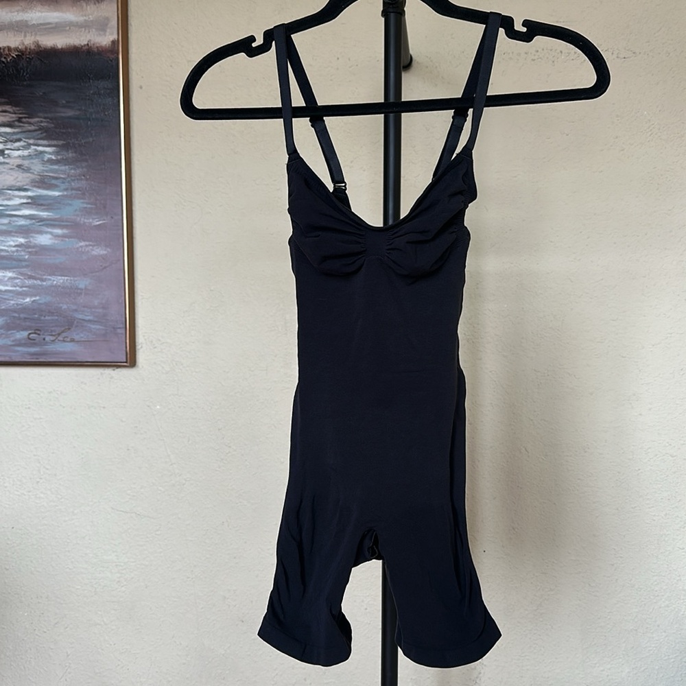 Skims Seamless Sculpt Mid-Thigh Bodysuit Onyx Size M‎ - Picture 4 of 15